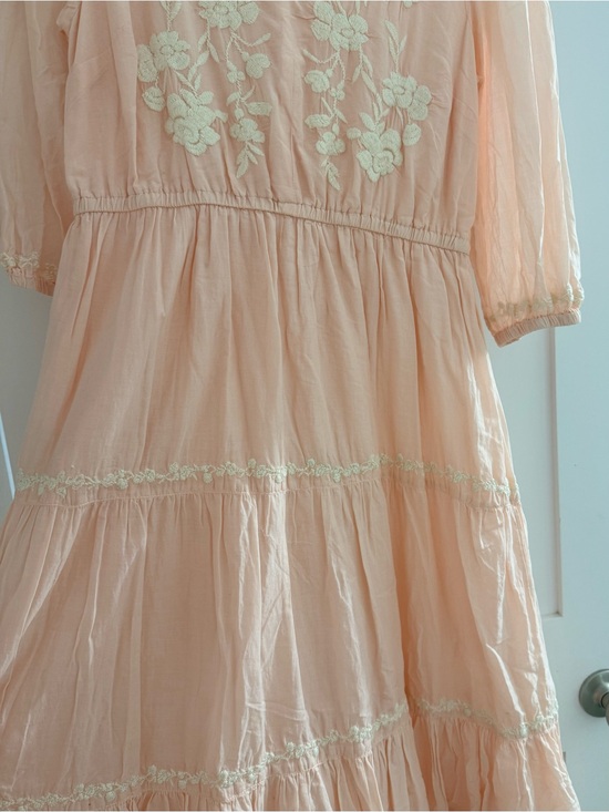 Lucky Brand Dresses & Skirts - Lucky Brand Light Pink Tiered Midi Dress with Cream Floral Embroidery